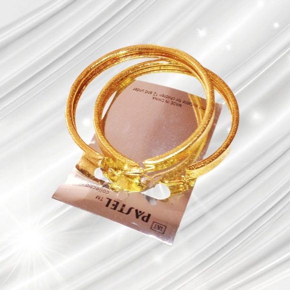 🎄10/$20. Pastel~ Huge Gold Tone Round Earrings - Picture 3 of 4